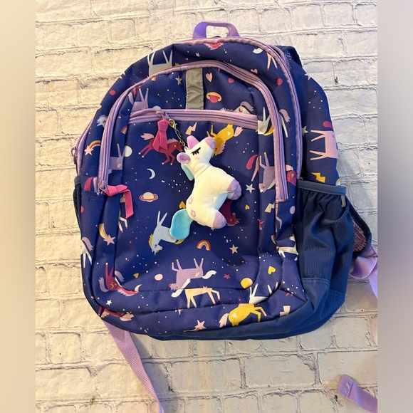 TARGET ELEMENTARY SCHOOL AGE GIRLS UNICORN BACKPACK WITH PLUSH UNICORN CHAIN - Picture 2 of 8